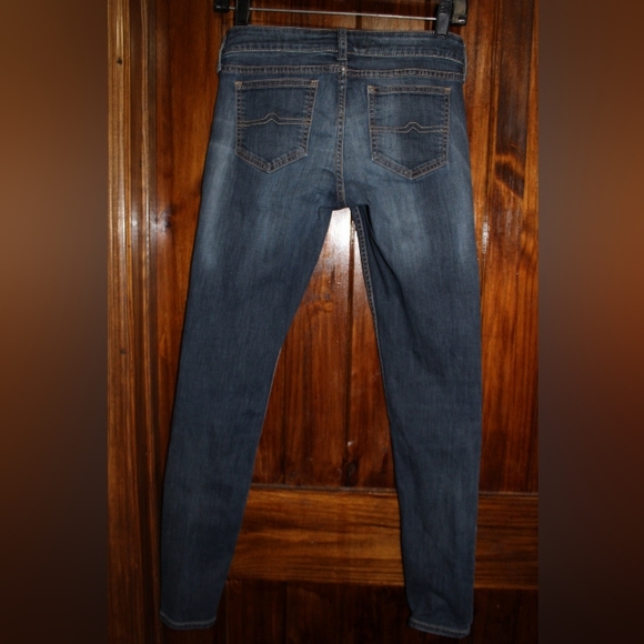 Arizona Ladies/Teen Distressed Ankle Jeans - Picture 2 of 14